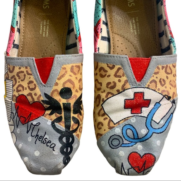 TOMS Women’s Custom Handpainted ‘Nurse Chelsea’ Slip On Loafer Flats EUC - Picture 6 of 8